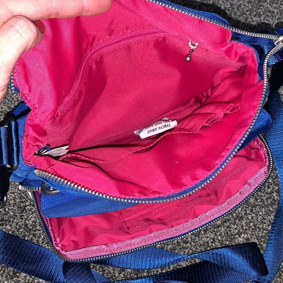 Baggallini Crossbody - Picture 3 of 3